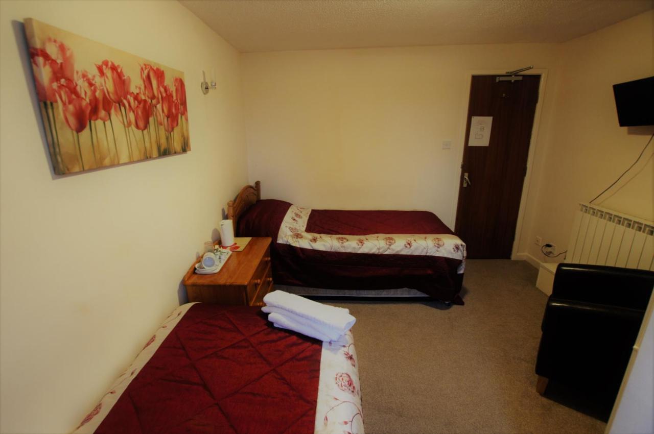 Dove House Bed & Breakfast Bishop's Cleeve Екстериор снимка
